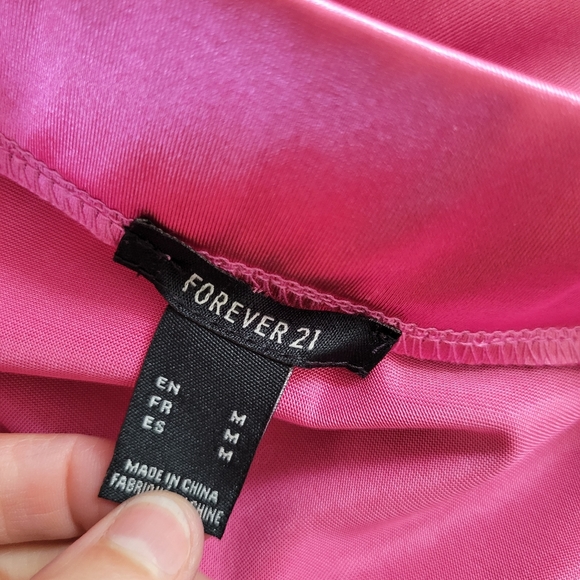 Hot pink satin forever21 mini skirt - Picture 3 of 4